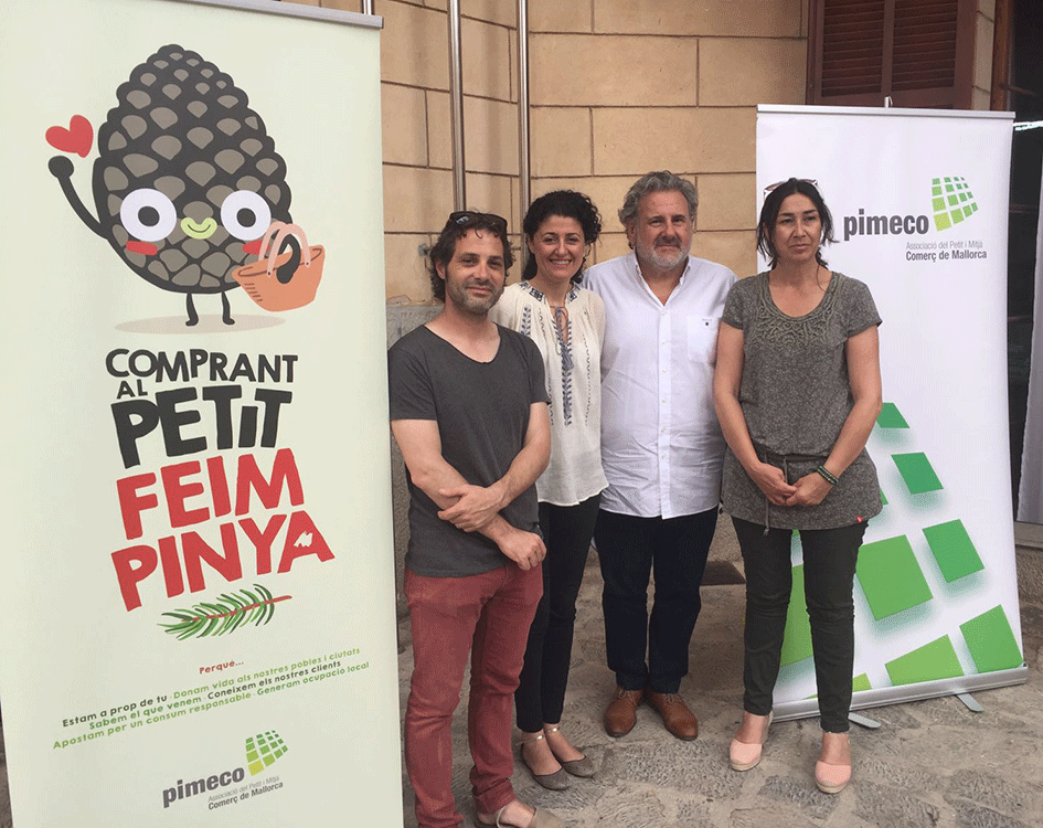 Foto: d'esquerra a dreta; el regidor de Comerç, Francesc Riera; la batlessa, Natàlia Troya; el president de Pimeco, Bernat Coll; la regidora de Turisme, Margalida Vives.